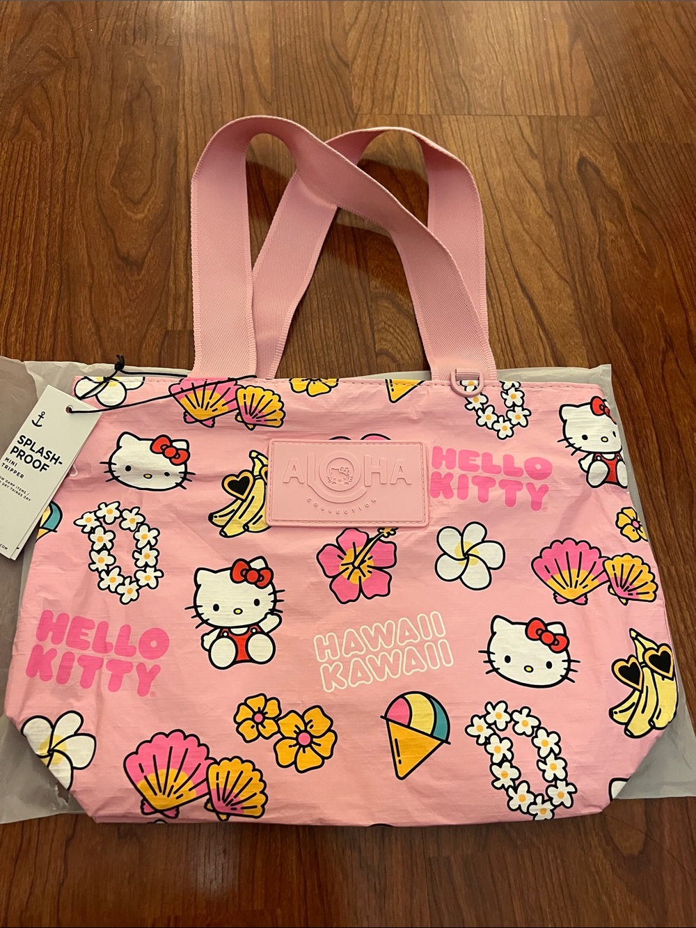 NWT ALOHA Collection Pink Hello Kitty Tropical Tote Mini Tripper